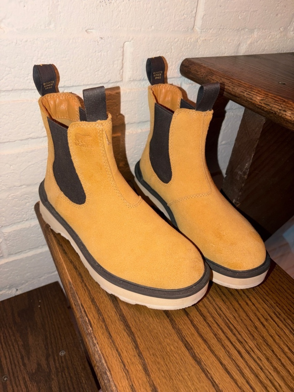 Sorel Hi-Line Chelsea Boots – Geo Yellow Suede | Size 7 💛 - Picture 2 of 8